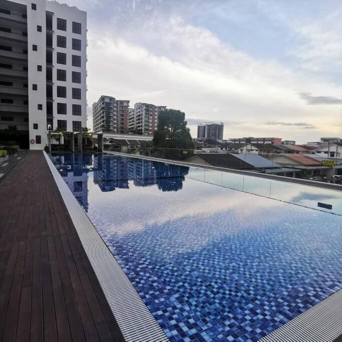Elegant Armadale With Pool At Galacity Apartment *