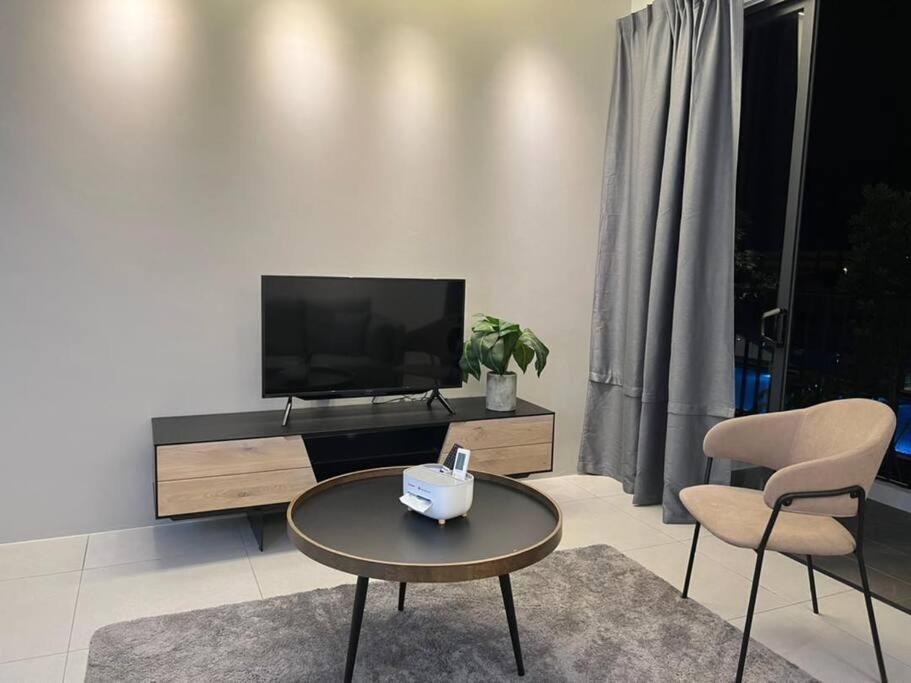 Elegant Armadale With Pool At Galacity Apartment