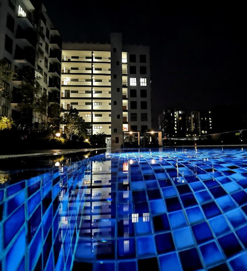 Elegant Armadale With Pool At Galacity *