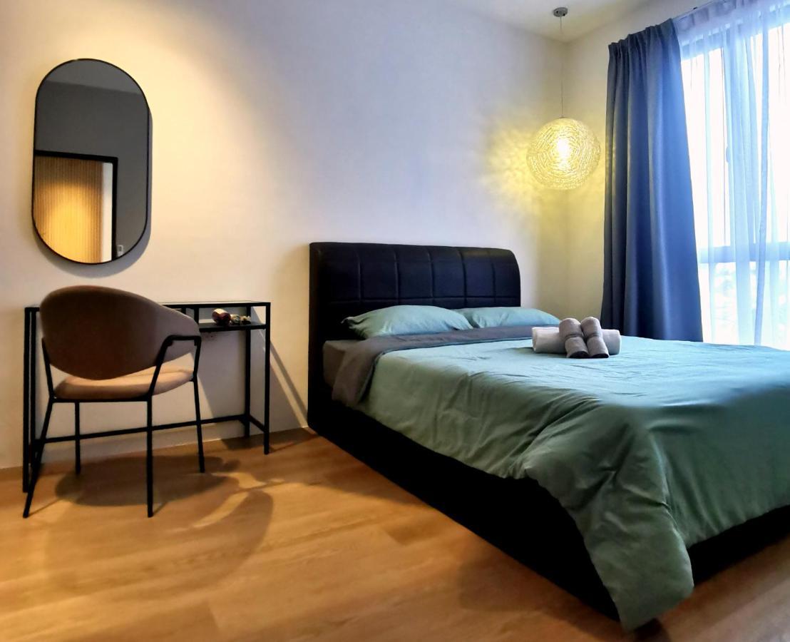 Elegant Armadale With Pool At Galacity Apartment